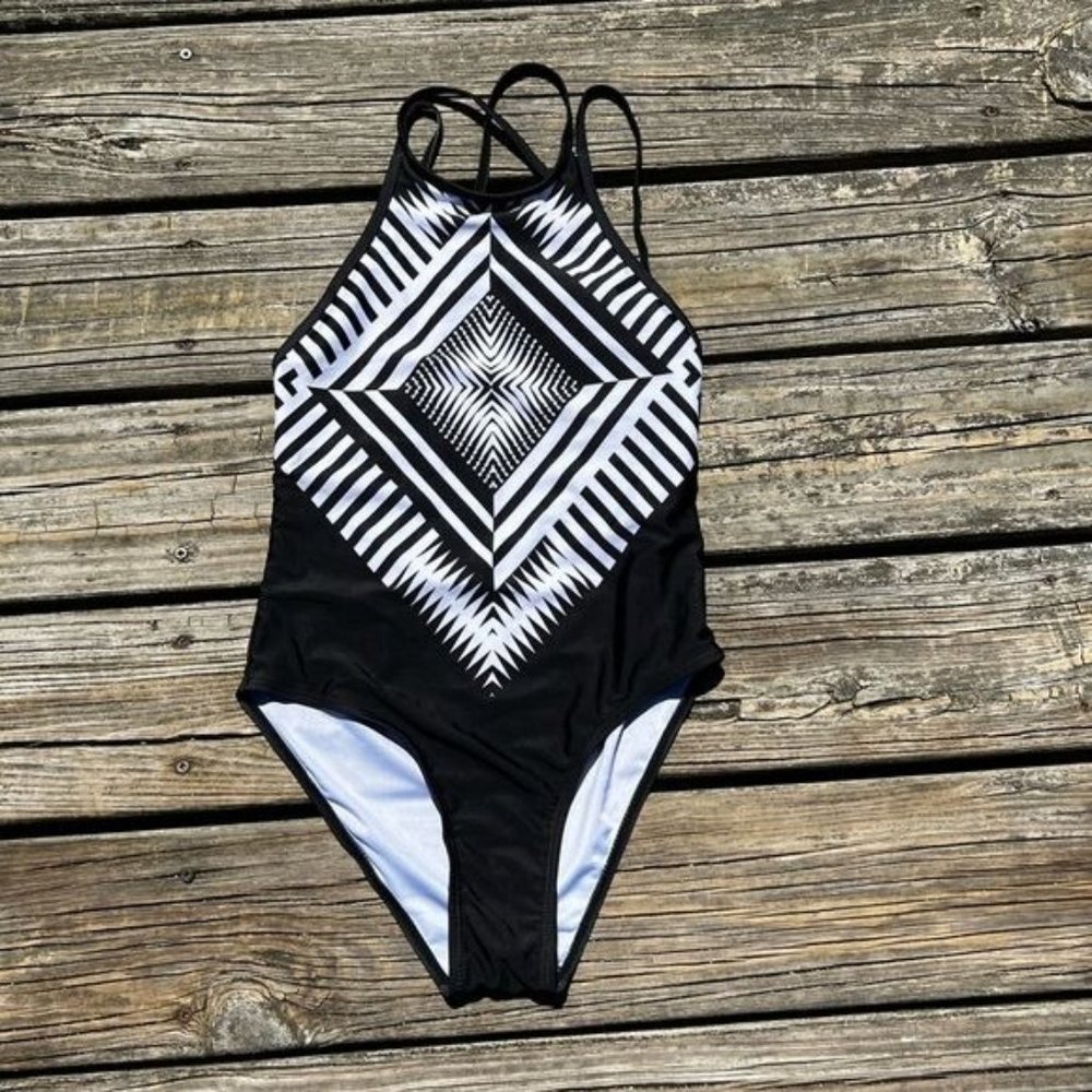 Women’s Size Medium Unbranded Black & White Geometric Design Bathing Suit NWOT